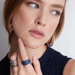 SAXON 18K GOLD AND BLUE SAPPHIRE BAR FLAT CHAIN LINK RING
