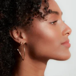 THOBY 18K TUBULAR HUGGIE EARRINGS